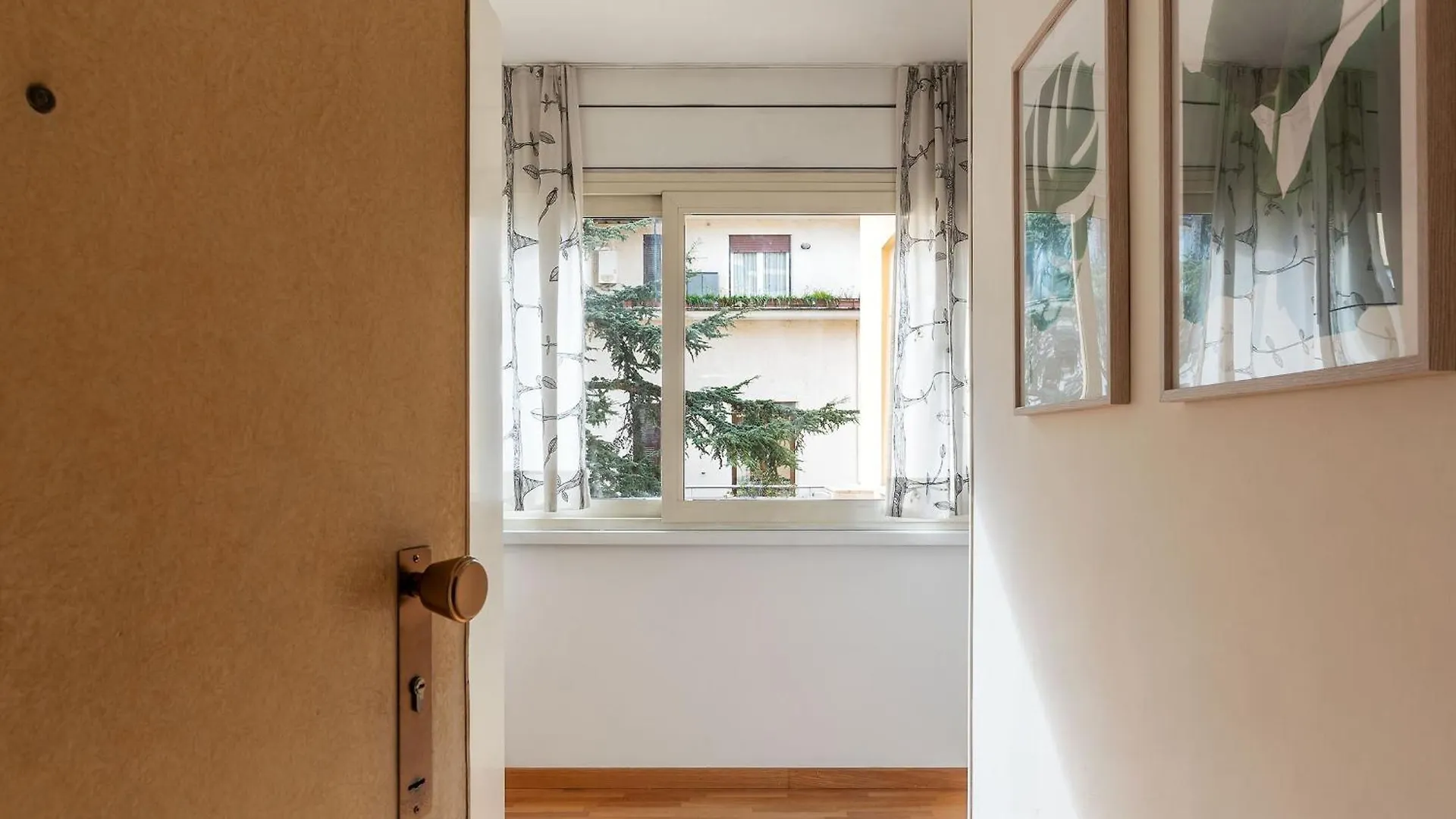 Along The Tiber Apartment Rome